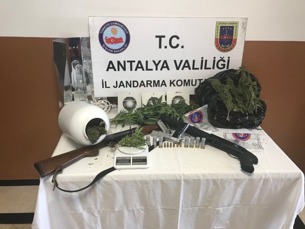Antalya’da uyuşturucu operasyonu: 17 gözaltı