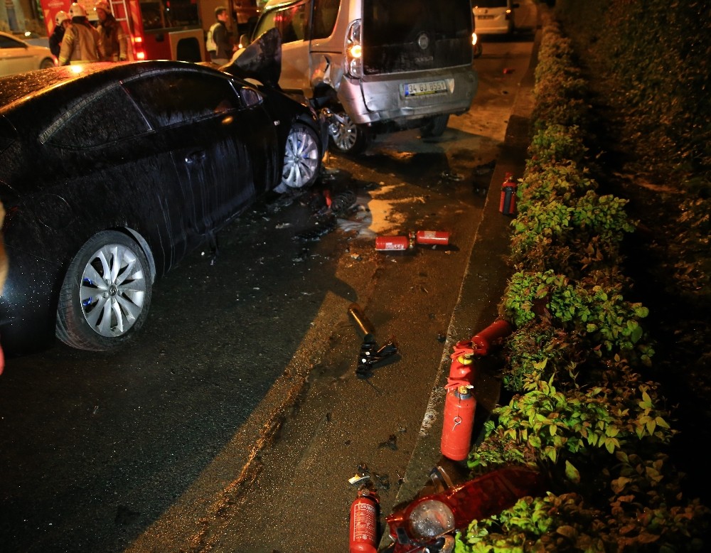 Bayrampaşa’da kaza yapan araç alev aldı...Kaza sonrası alev alan aracı TOMA söndürdü