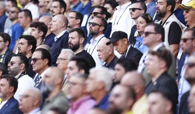 Fenerbahçe tribünlerinden şaşırtan tezahürat